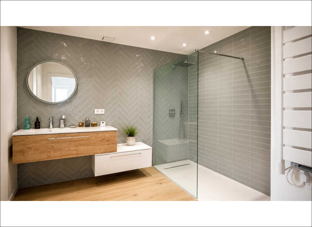 ensemble meuble vasque et espace douche de la suite parentale à Wandignies-Hamage (Nord)